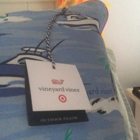 Vineyard vines pillow - Picture 2 of 2